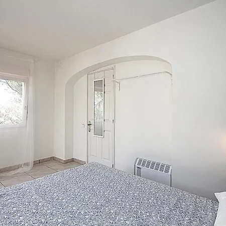 Montecarlo فيلة يوريت دي مار
