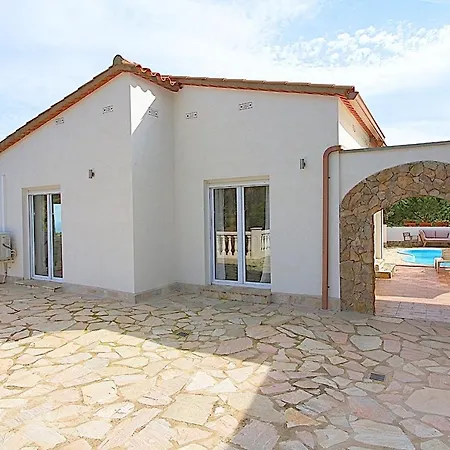 Montecarlo Villa